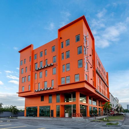 Brix Klia By Pinetree Hotel Sepang Exterior photo
