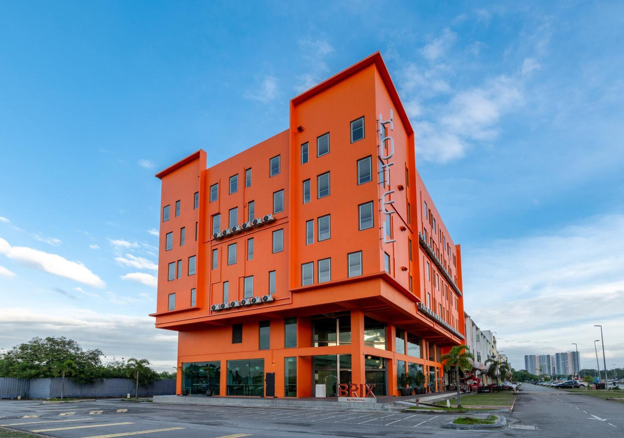 Brix Klia By Pinetree Hotel Sepang Exterior photo